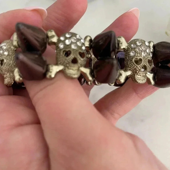 𝅺NWT skull and‎ spike bracelet - Picture 2 of 3